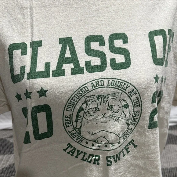 Taylor Swift Cream Graphic Tee - Picture 2 of 4